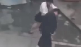 一男一女搞基视频,一男一女意外“搞基”视频引发热议